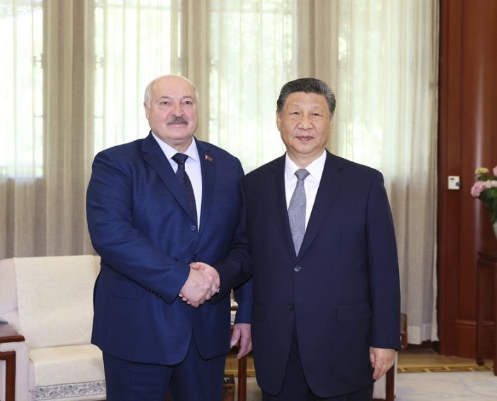 习近平会见白俄罗斯总统卢卡申科