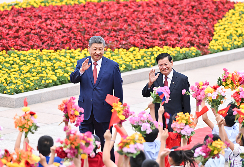 习近平同缅甸总统敏昂莱会谈